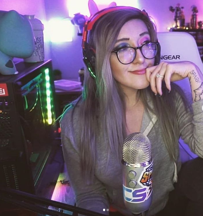 GamerGlamCosmtx's tweet image. Had a great Q &amp;amp; A makeup time with @ChrissiSpark on @WatchMixer .💄😍💄😍  
 Thank you for the review :)

 Make sure to check out her channel mixer.com/ChrissiSpark for awesome gaming content and conversation!
#MixerPartner #cosmetics #makeup #mixerstreamer