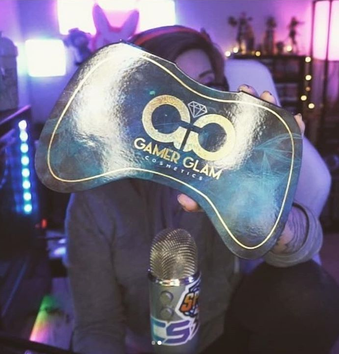 GamerGlamCosmtx's tweet image. Had a great Q &amp;amp; A makeup time with @ChrissiSpark on @WatchMixer .💄😍💄😍  
 Thank you for the review :)

 Make sure to check out her channel mixer.com/ChrissiSpark for awesome gaming content and conversation!
#MixerPartner #cosmetics #makeup #mixerstreamer