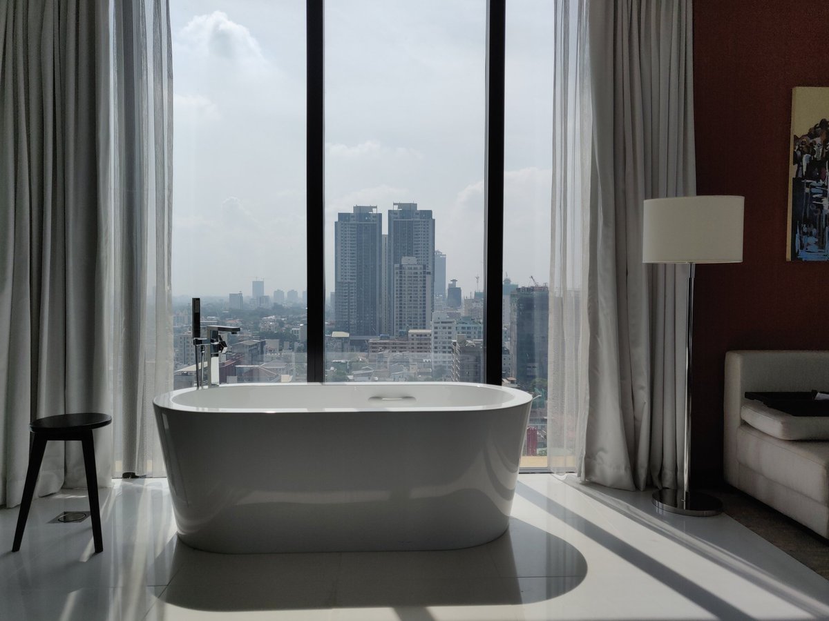 mridulablog's tweet photo. The room with a view @MovenpickHotels at Colombo #lovecolombo #srilanka https://t.co/u70I3SU7Lh