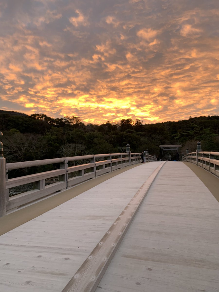 RcubeRyo's tweet image. あけましておめでとうございます⛩

今年も伊勢神宮に初詣に行ってきました^ ^毎年恒例になってます😄

今年は準備してきたプロジェクトが2つ一気に走るので、本当に楽しみでマジで燃えてます🔥

みなさまも良い年になりますように！
総本山のパワーお裾分けです^ ^

本年もよろしくお願い致します🌅
