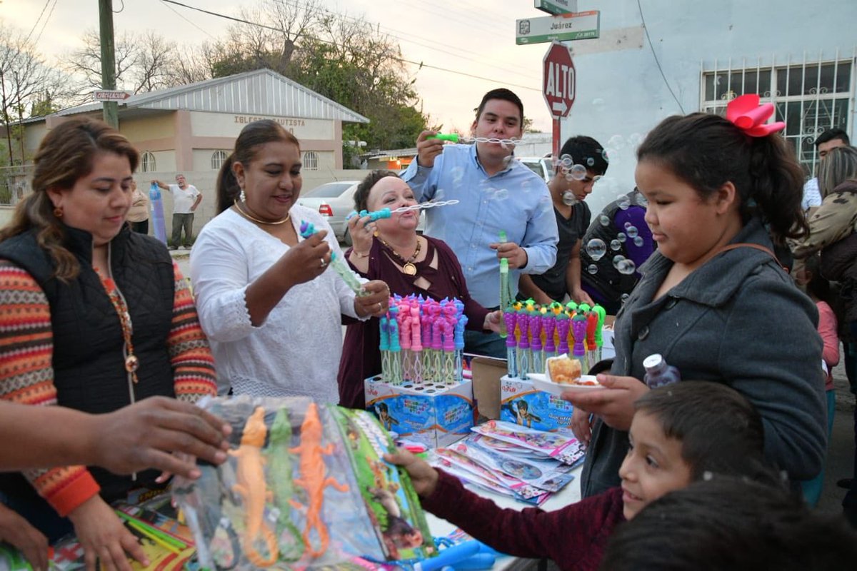 PRINAVACOAHUILA's tweet photo. Hoy partimos la tradicional Rosca de Reyes, en compañía de todos los niños, llevando sonrisas y felicidad. 

Diputada @esperanzachapa  agradecemos su disponibilidad y respuesta a nuestro partido. https://t.co/e7EOIEIYAS
