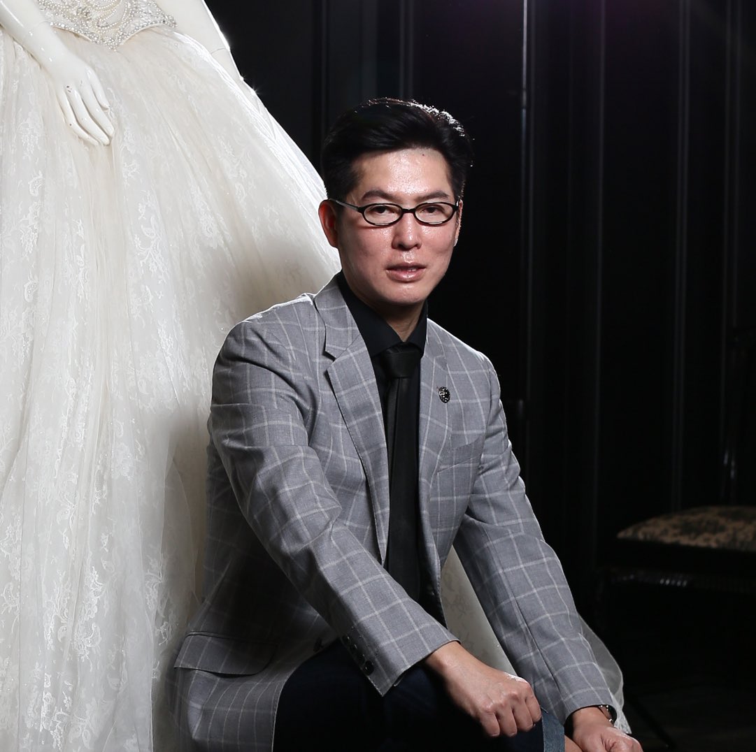 AsianCoutureFed's tweet photo. Making a statement is something Jakarta’s leading couturier Sebastian Gunawan always achieve. May you make your own statement this Lunar New Year.
#TheACF #SebastianGunawan #LunarNewYear https://t.co/gb9Sn5wYCj