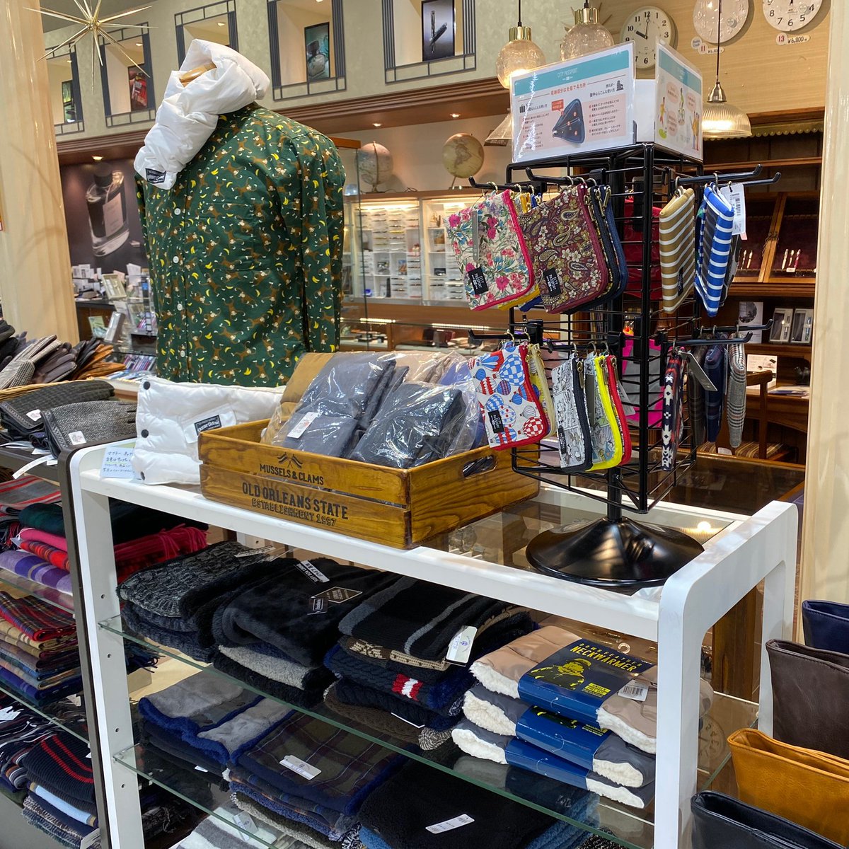 CityPassport's tweet photo. デサキ熊本菊陽店様
メンズラインナップを中心に取り揃えて頂いています
シックな店内に、CITY PASSPORTが映えます!
#デサキ #デサキ熊本菊陽店
#CITYPASSPORT https://t.co/5yHbNx03tU