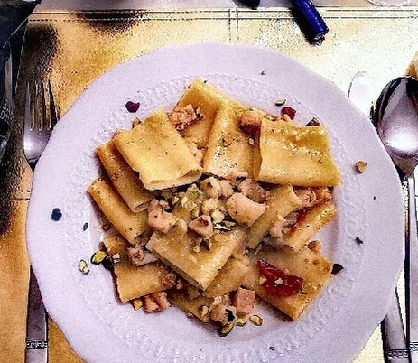 PACCHERI CON PESCE SPADA E PISTACCHI un primo piatto gustoso per fare colpo ad un pranzo speciale!
⏰ Pronti in: 30 minuti ⠀👩 Ricetta di: <a href="/marylu1791/">Mayra Perez</a>
SCOPRI LA RICETTA COMPLETA  ➡️ buff.ly/36LvPUF