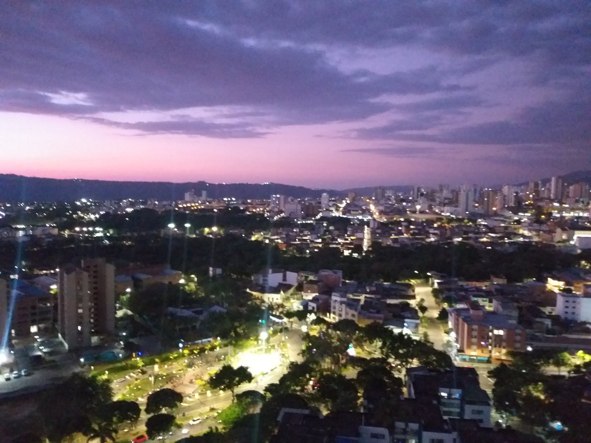 JAIROABERTOE's tweet photo. Seguimos púrpura... si tu cielo te lo muestra, no dudes es hora de empezar, el cambio se da en tu actitud para tener la aptitud... #PaQuererte #ModoHervir #InvertirMejor #modopurpura #globalintergold @GlobalInterGold @invertirmejor https://t.co/SFv5DEWn34