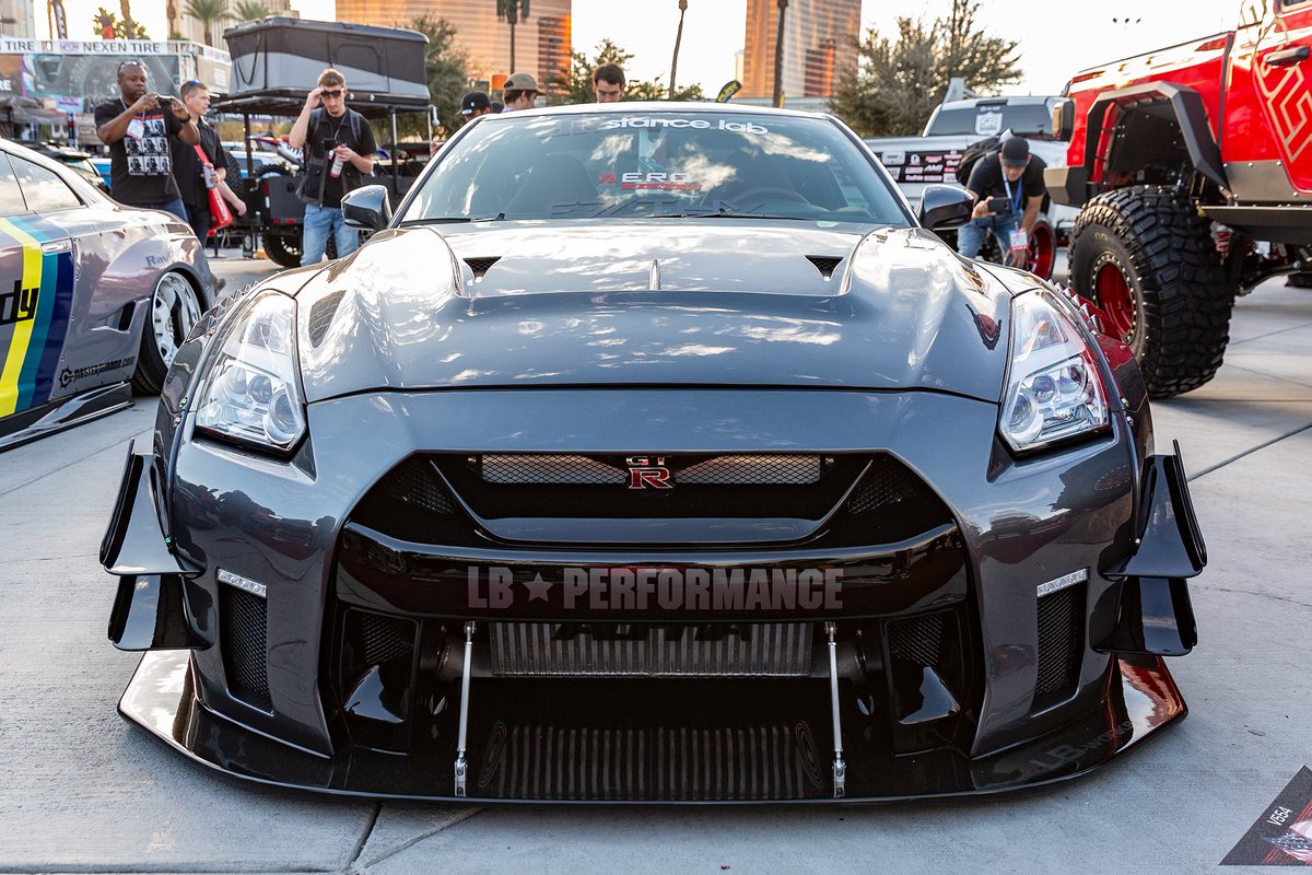 I'd never get tired of watching the sun set over the hood of this soul soothing #LibertyWalk #widebody #Nissan #GTR after a nice drive. Owned by John Lau, this #r35 is rocking an #iPEexhaust, #SkolWheels & an #AirLiftPerformance suspension from the #AeroSunZ outdoor area at #SEMA