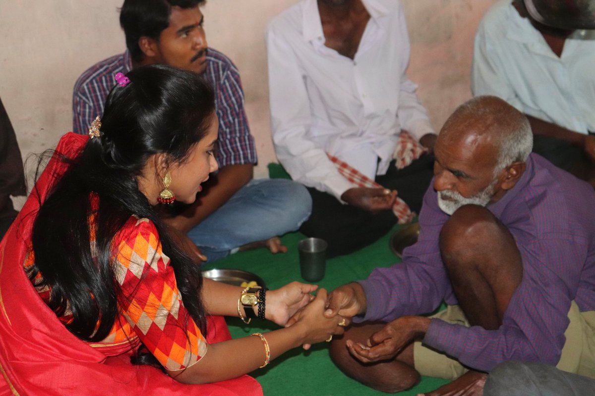 KALYANIGORRE's tweet photo. #SwaasaFoundation #KalyaniGorre
#NewYearCelebrations2020 #01January2020 #MatrudevobhavaOrphanage https://t.co/JvSEOmod7z
