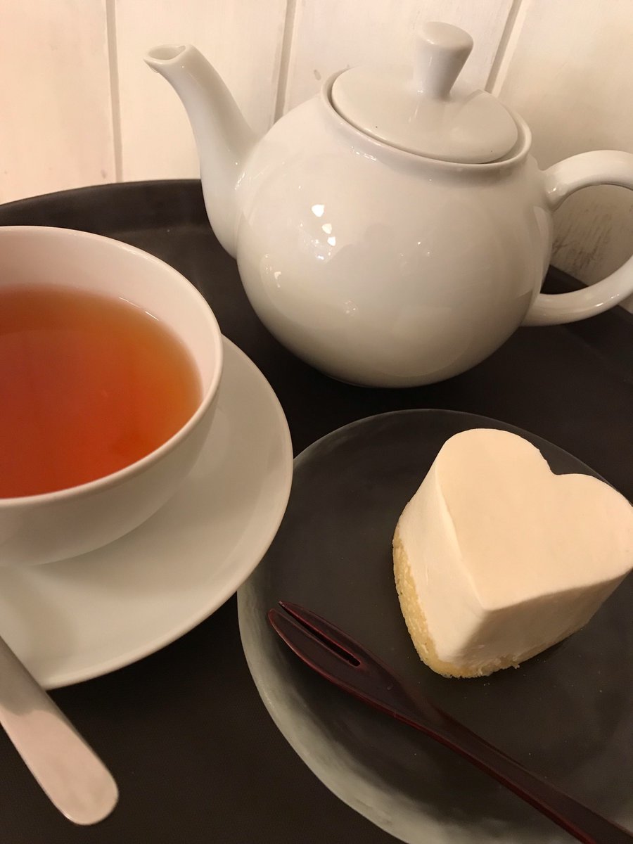 Songbookcafe A Twitter カフェより 年今年もよろしくおねがいします 今週のスイーツはfood Mood なかしましほさんより ゆずのシフォンケーキ パティスリー R田中玲子さんより ゆずのレアチーズケーキ です