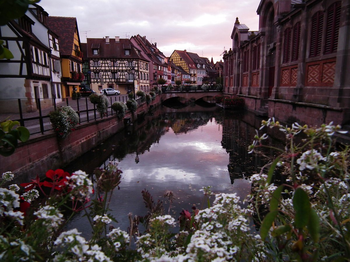 jpshotel's tweet photo. Au petit matin à Colmar... Les rendez-vous vont s’enchaîner toute la journée #underprocess #JPSHotelSolutions #hotel #conseil #girlsinmotion #cartepostale https://t.co/VdzbhimL7j