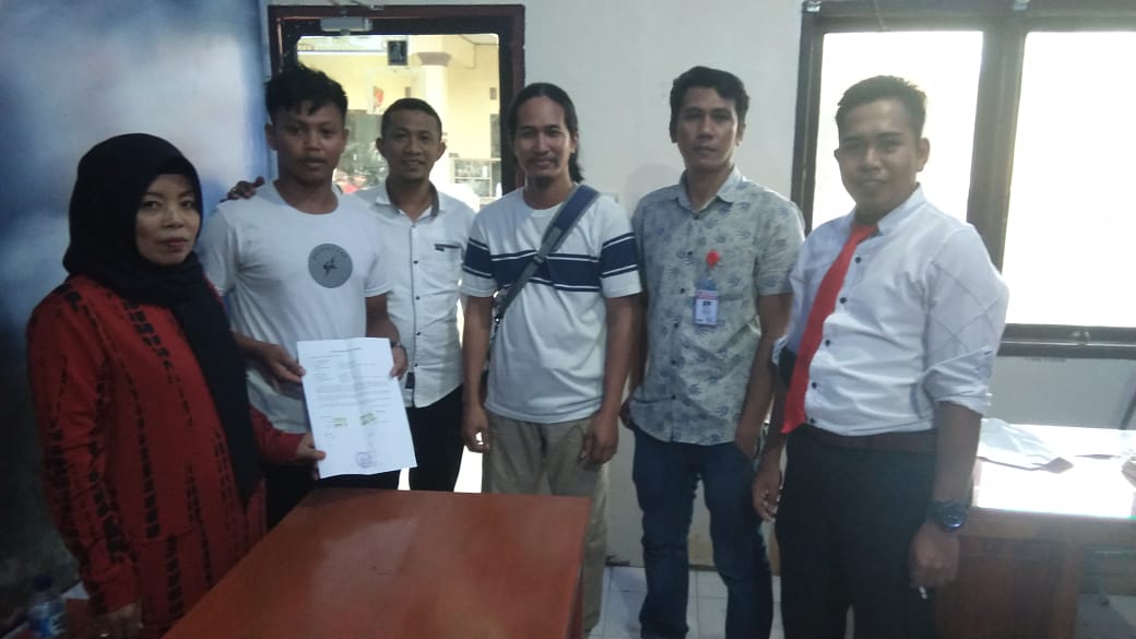 Bcht79's tweet photo. Lidik Pro Berhasil Memediasi Kasus Kekerasan di Bawah Umur, Kapolres Bulukumba; Itu Restorasi Justice - https://t.co/AjqA9YHu60
#BeritaBulukumba
#BulukumbaInfo
#LidikPro
#Narkoba https://t.co/CFCkhbyNSV