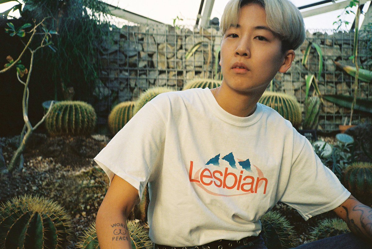 hemagazinejp's tweet photo. SHINJUKU OASIS 🌵

model @masamihosono
photo @he.magazine.jp 
Lesbian T-SHIRTS
https://t.co/AROPxyDyls

#Shinjuku #shinjukugyoen #oasis #lasbian #gender #sexuality #femme https://t.co/1KayH30M64
