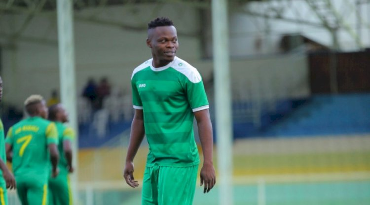 Radiotv10rwanda's tweet photo. #Mundayisi
Umukinnyi Kwizera Pierrot wa @AsKigali1 muri iyi Week-end arerekeza muri Ghana mu igeragezwa mu ikipe ya @AsanteKotoko_SC 

#10Sports https://t.co/rQzBoBnC6r