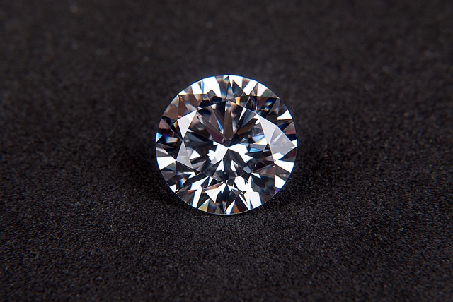 az_loc's tweet photo. At AZ-Loc, our job is to pick rough diamonds from the pebbles. We carve their jagged edges and make every effort to unleash their hidden potential and polish them to shine. 💎 #FeatureFriday 
.
.
.
Read 📖 https://t.co/WAKZLgWVhW https://t.co/EJpELsrB5O