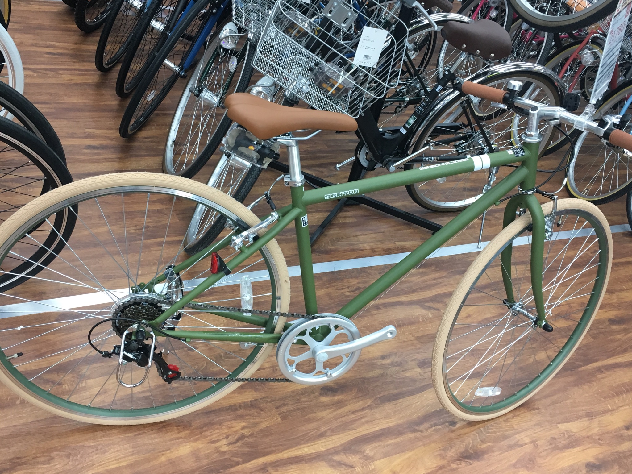 ビックアウトレット ソフマップ町田店 1f ビックサイクル町田 新生活応援セール開催中 クロスバイク アサヒサイクル シークレットコード Sch700 ビック特価21 780円 税込 更に10 ポイントサービス 持ち帰り出来ます ビックカメラ 町田