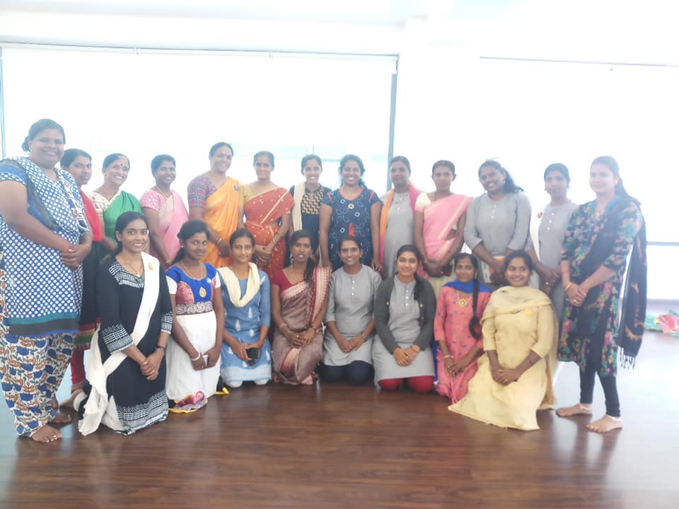 devakarpriyanka's tweet photo. RJ
@devakarpriyanka
& RJ Usha conducted a Capacity Building Workshop in #radio production for the'Shakti' team, comprising women from #EcoGram. As part of the process, women were divided into groups and each group produced short radio programs on various topics.
#CommunityRadio https://t.co/ZxJ7ke0f7c
