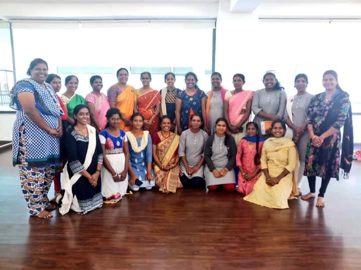 devakarpriyanka's tweet photo. RJ
@devakarpriyanka
& RJ Usha conducted a Capacity Building Workshop in #radio production for the'Shakti' team, comprising women from #EcoGram. As part of the process, women were divided into groups and each group produced short radio programs on various topics.
#CommunityRadio https://t.co/ZxJ7ke0f7c