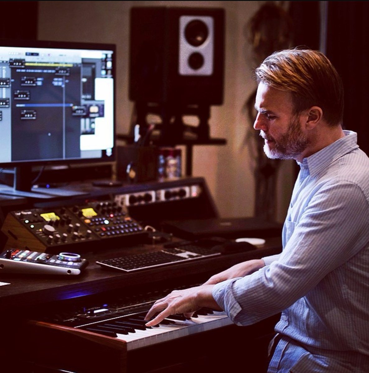 Garyismyhero's tweet photo. #prouddad #photographer #son #superb #formerjudge #nicestentertainers #SirGary #greatphotosession #highcompliment #recorded @GaryBarlow #QueenElisabeth #documented #proclaimed #music #Nick #OBE #recordingsession #pathtostardom #recently #mosttalented
📸https://t.co/OMQH8eCo8c https://t.co/D4scAi3SdU