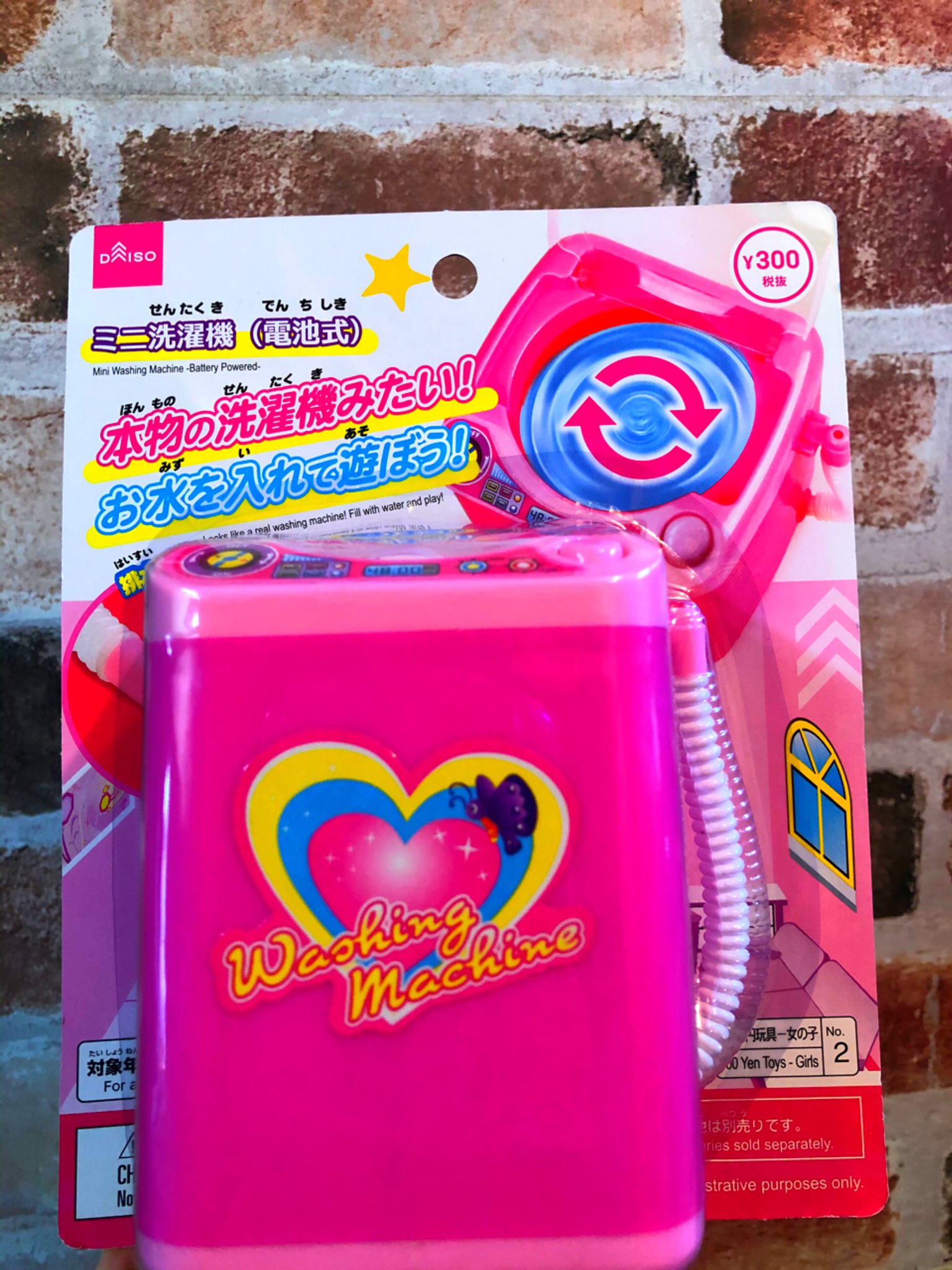 画像 ダイソーでミニ洗濯機あった 300円だけど私の趣味で購入 電池 入れたら回るよ しかもホース下に向けたら水が流れる仕組み 人形の服とか洗えるから女の子 嬉し まとめダネ 画像 ダイソーでミニ洗濯機あった 300円だけど私の趣味で購入 電池 入れたら回るよ しかもホース下に向けたら水が流れる仕組み 人形の服とか洗えるから女の子 嬉し まとめダネ