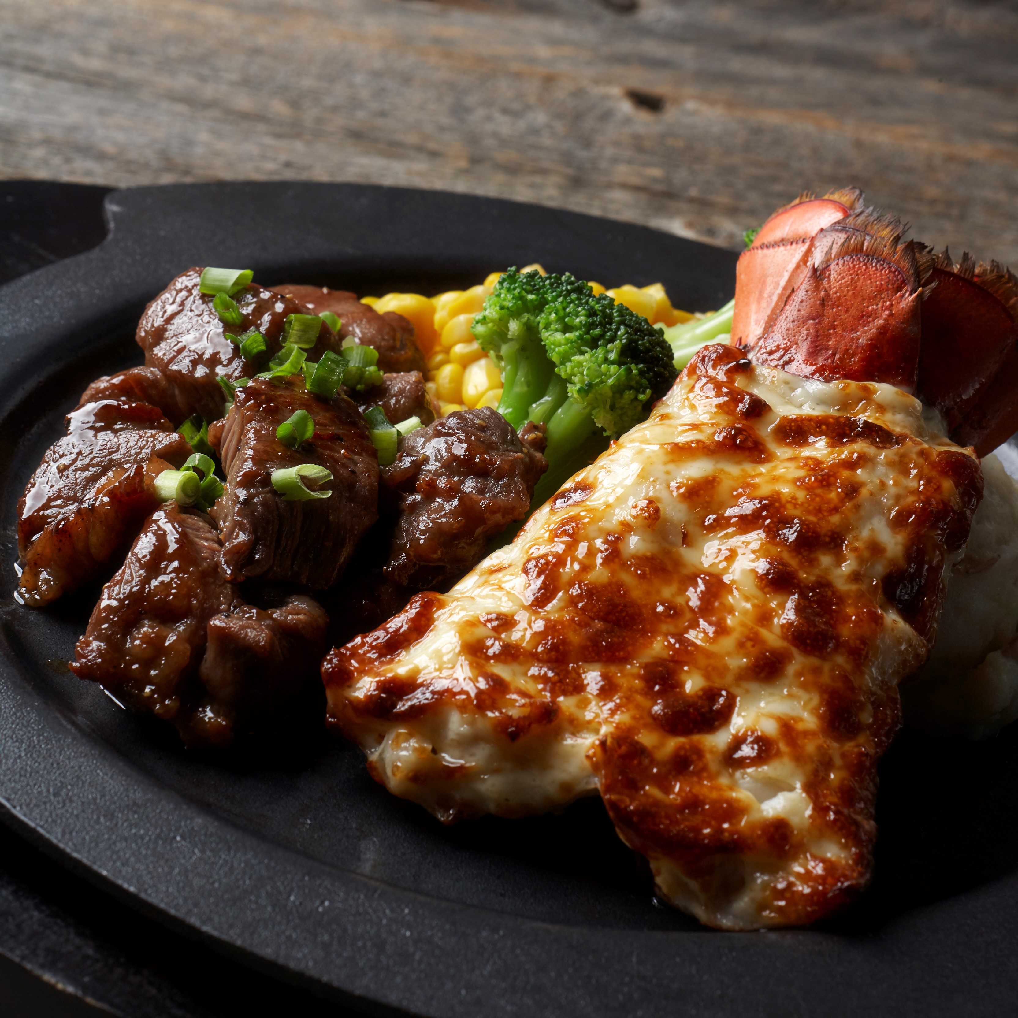 レッドロブスター A Twitter ロブスターの黄金焼き カットステーキ レッドロブスターの王道メニューと言えばこちら ロブスターテールの黄金焼きとカットステーキを一度に楽しめる贅沢なプレート 定番中の定番 非常に多くのお客様から愛されている一皿です