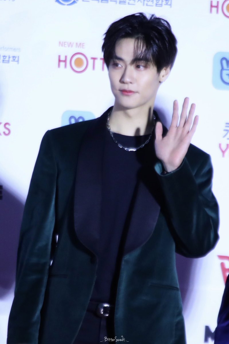 BitterSweet_NF's tweet photo. 200108 
GAONCHART MUSIC AWARDS 
RED CARPET

#이승협  #승짱 #LeeSeunghyub 
#엔플라잉 #NFlying https://t.co/0QPerxvb6j