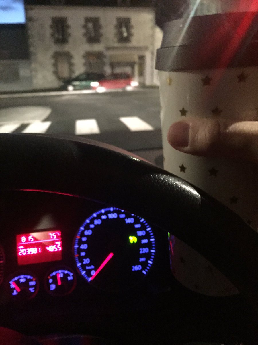 jeannebocquene1's tweet image. En route pour le collège d’Erquy où je vais retrouver mes 4eme A et B. Aujourd’hui nous allons parler de loups, de dictature, de secret, de parents disparus, de neige et d’aventures. #ProjetD’Écriture