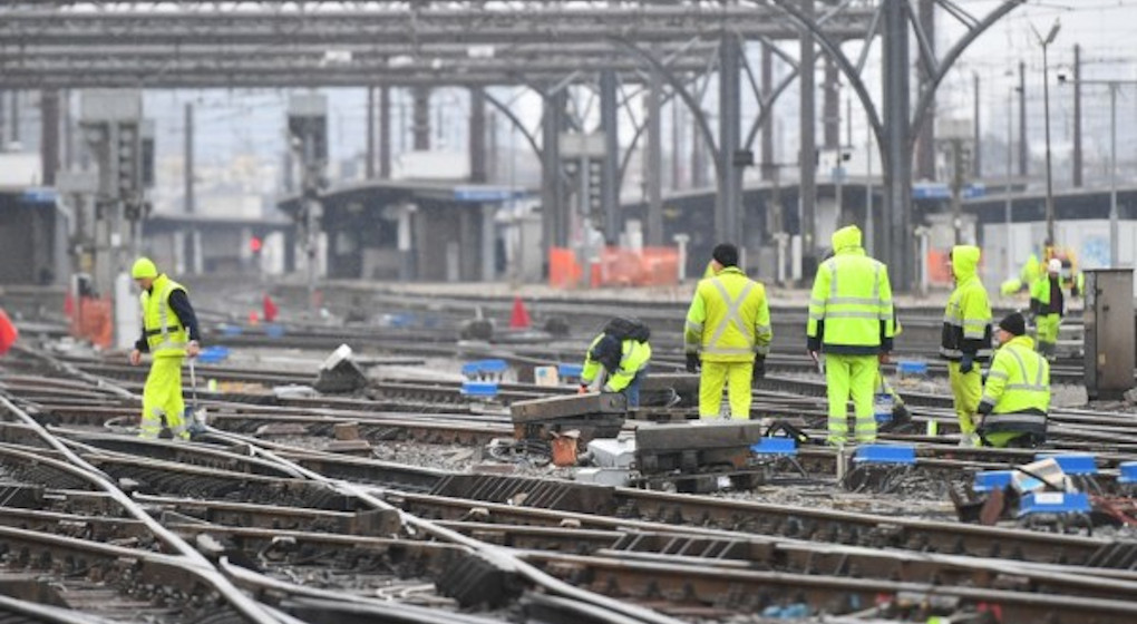 BX1_Actu's tweet photo. Jonction Nord-Midi : des caméras thermiques vont détecter les marcheurs sur les rails https://t.co/UxDtcid4rn https://t.co/4rIT2CPmpP