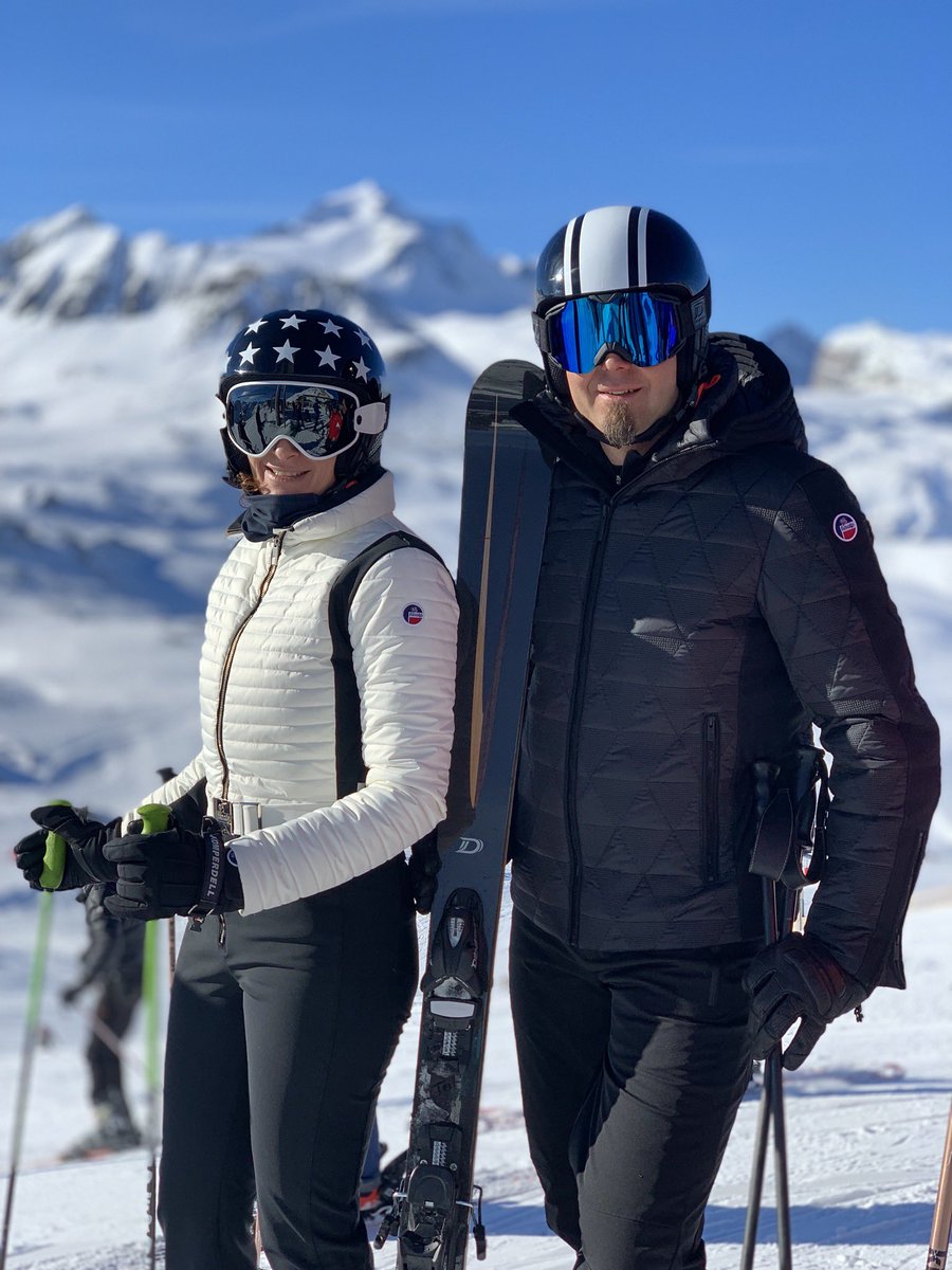 @lesnapolesons DAY ONE highlight - tips and recommendations, skiing with <a href="/deneriaz_ski/">Antoine Dénériaz</a> former downhill olympic ski champion and Claudia Dénériaz former slalom world cup champion #olympicskiing <a href="/fusalp/">Jon Erik Skiælder</a> #freshstart #ubiquity2020 <a href="/deneriaz_ski/">Antoine Dénériaz</a>