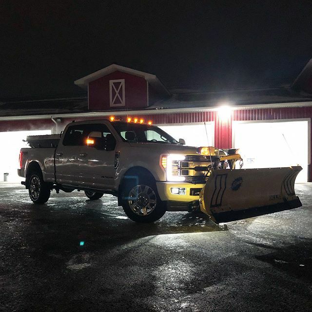 lllprojects's tweet image. Late night bath 🛀 #Ottawa #ford #350 #limited #snow #dark #side #salt #grit #snow #snowremoval #truck #613 #winter #night ift.tt/2QEK6g9
