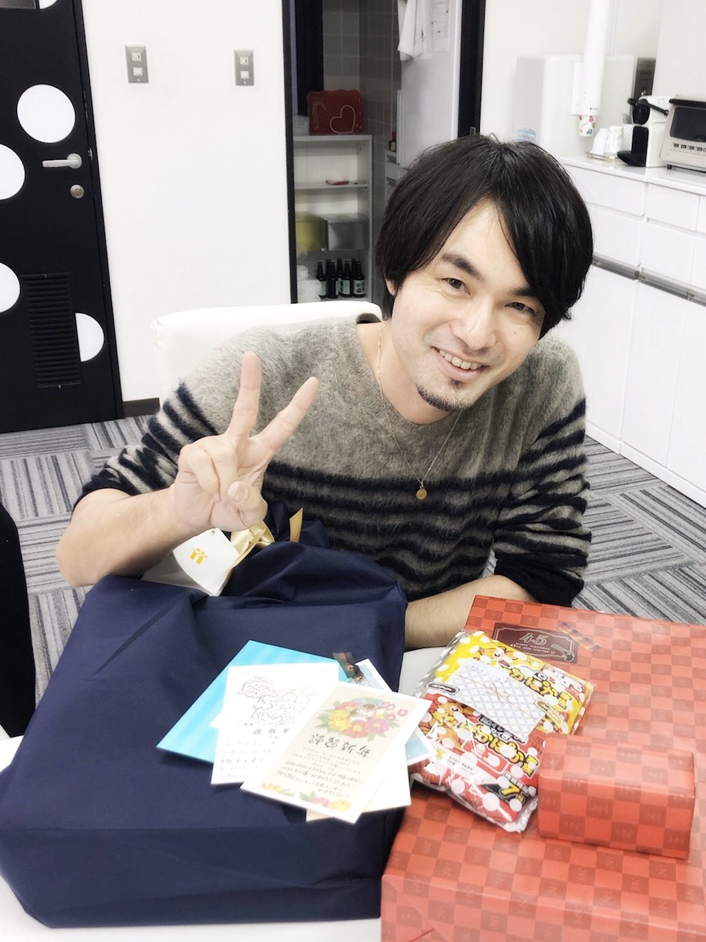 まえたけ 前田剛 事務所に送って頂いた手紙やプレゼント受け取りました 本当にありがとうございます 事務所スタッフまでお心遣いありがとうございます 皆喜んでます 今は3月公演 まだ発表してないw のチラシ作りをサイゼリアで まえたけ 前田剛 事務所に送って頂いた手紙やプレゼント受け取りました 本当にありがとうございます 事務所スタッフまでお心遣いありがとうございます 皆喜んでます 今は3月公演 まだ発表してないw のチラシ作りをサイゼリアで