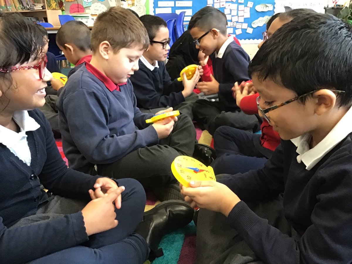 MayflowerSch's tweet photo. Ticka ticka tock tick tock... #ofili #maths #tellingthetime #quarterpast #quarterto https://t.co/fvTgMxkuOf