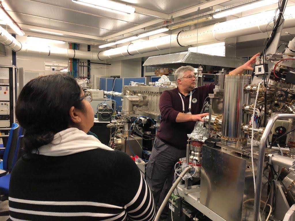 synchroSOLEIL's tweet photo. Retour en images sur le premier stage de formation de 2020  pour les enseignant-e-s du second degré. Au programme : découverte complète du synchrotron puis visite des tunnels et de #DESIRS_Beamline, #DIFFABS_Beamline, #HERMES_Beamline et #AILES_Beamline https://t.co/sJ8ZELBbnN