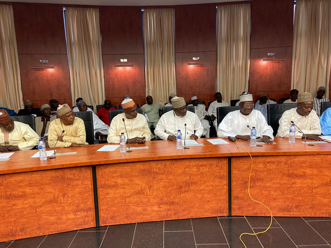 AdviserKdsg's tweet photo. HE @elrufai and Deputy @DrHadiza, Political Adviser @BenKure, other senior Government officials, State Party Excos received a delegation lead by Hon. Tony Hassan (Dokajin Jaba) and other high profile PDP Decampees from Southern Kaduna to @OfficialAPCKD. https://t.co/R8c2iOKOtY