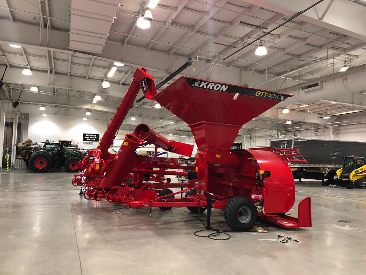 AKRONMaquinaria's tweet photo. 🇨🇦 ¡Nos estamos preparando para 37º edición del Western Canadian Crop Production Show!
Del 13 al 16 de enero, en el Prairieland Park, Saskatoon, Canada, #AKRON presente una vez mas exhibiendo la linea de Embolsadoras y Extactoras de Grano Seco de 10 pies.
🌎 #AKRONexport https://t.co/M1CkLvmGhC