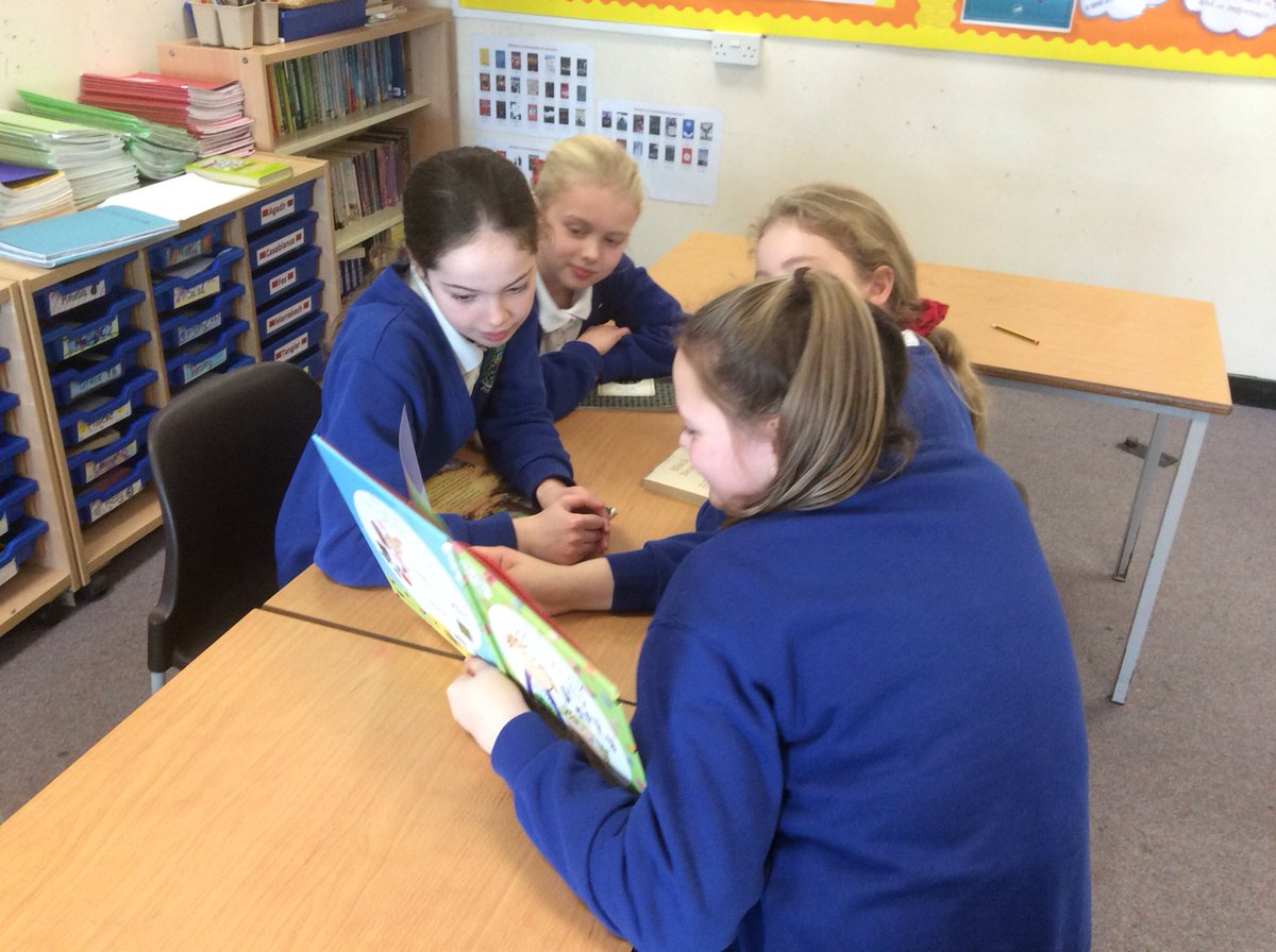 BPSYearSix's tweet photo. In China class this week we chose and shared our favourite books of all time... Which book would you choose? πππππ#achildofbooks #childrenwhoread #booktime https://t.co/whQUXYp92t