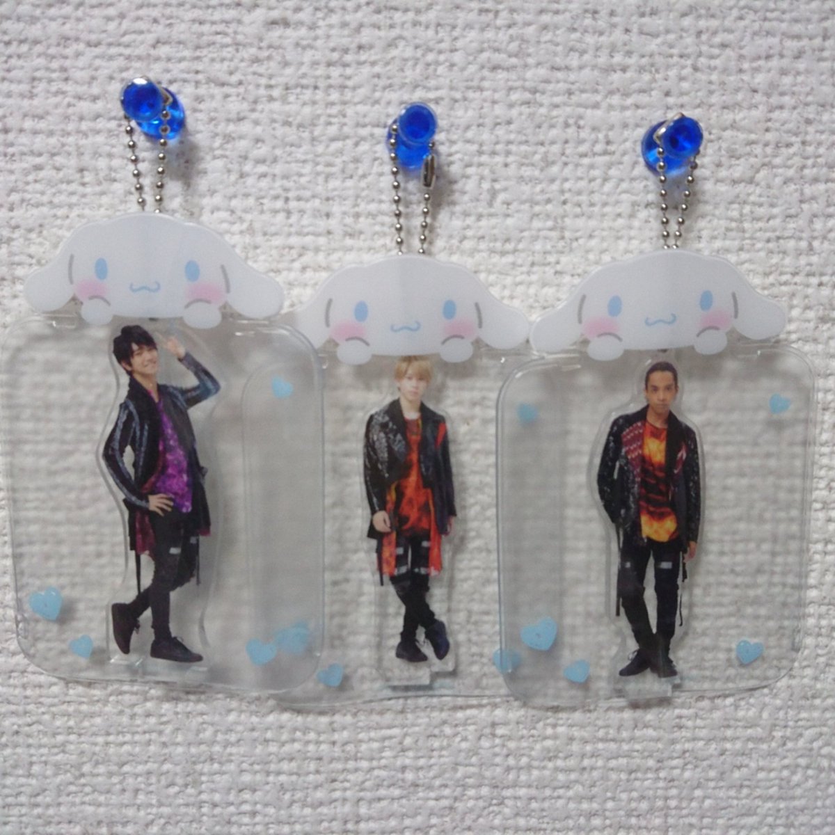 蒼音 𝕤𝕠𝕟𝕠 関ジュ担の皆様 今回の京セラのグッズのアクリルスタンドキーホルダー はミニサイズなのでサンリオのアクリルキーホルダーカバー ３枚入り税込605円 が使えます 見てください うちの子たちの可愛さ倍増です これは買う以外の選択肢ない