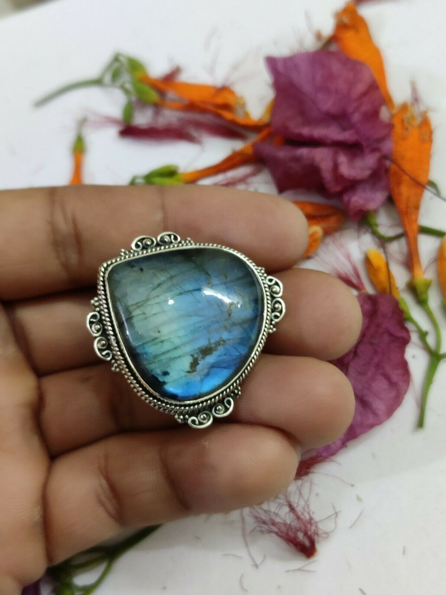 gemstonejewelr3's tweet photo. Labradorite Ring, Antique Ring, Artisan Ring Large Ring, 92.5% Silver Jewelry ๐๐๐
https://t.co/5GRWeQ23bV
#labradorite #large #ring #largering #blueflashring #labradoritering #weddingring #antique #antiquering #gemstone #labradoritejewelry #sterlingsilver #925silverjewelry https://t.co/vFEKZtHJQe