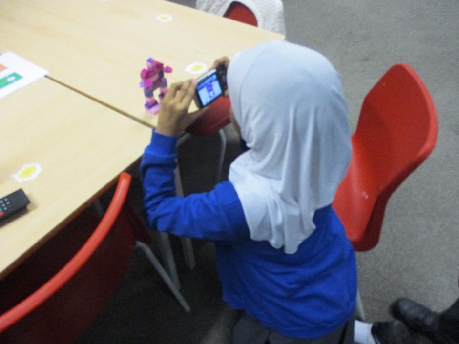 IntoUniversity's tweet photo. This week, we launched our new Photography curriculum for Primary Academic Support students, encouraging our students to get #IntoArts! Hammersmith students had a great time taking photos of their Lego sculptures on Wednesday #accesstoarts #photography https://t.co/krTo5kiMOR