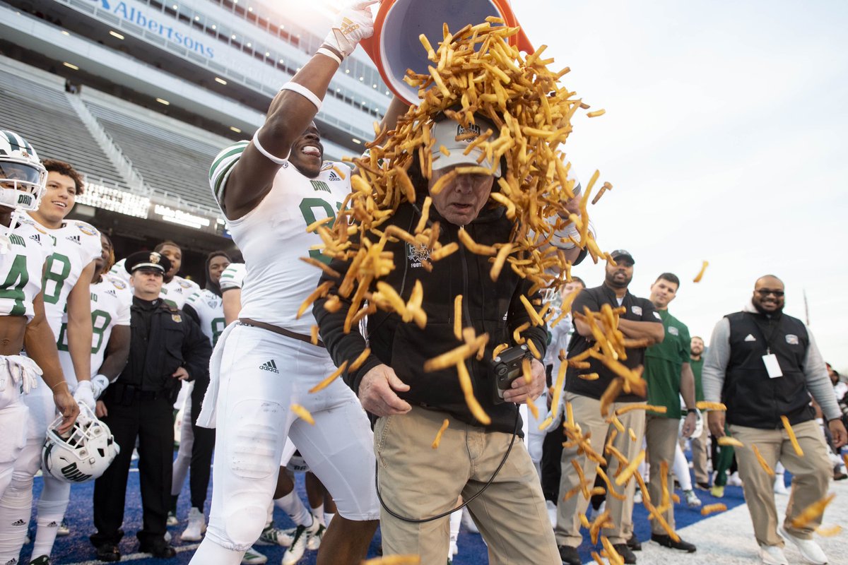 MACSports's tweet image. Smile! It’s FRY-YAY! 🍟🍟🍟