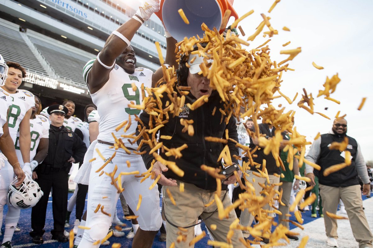 MACSports's tweet image. Smile! It’s FRY-YAY! 🍟🍟🍟