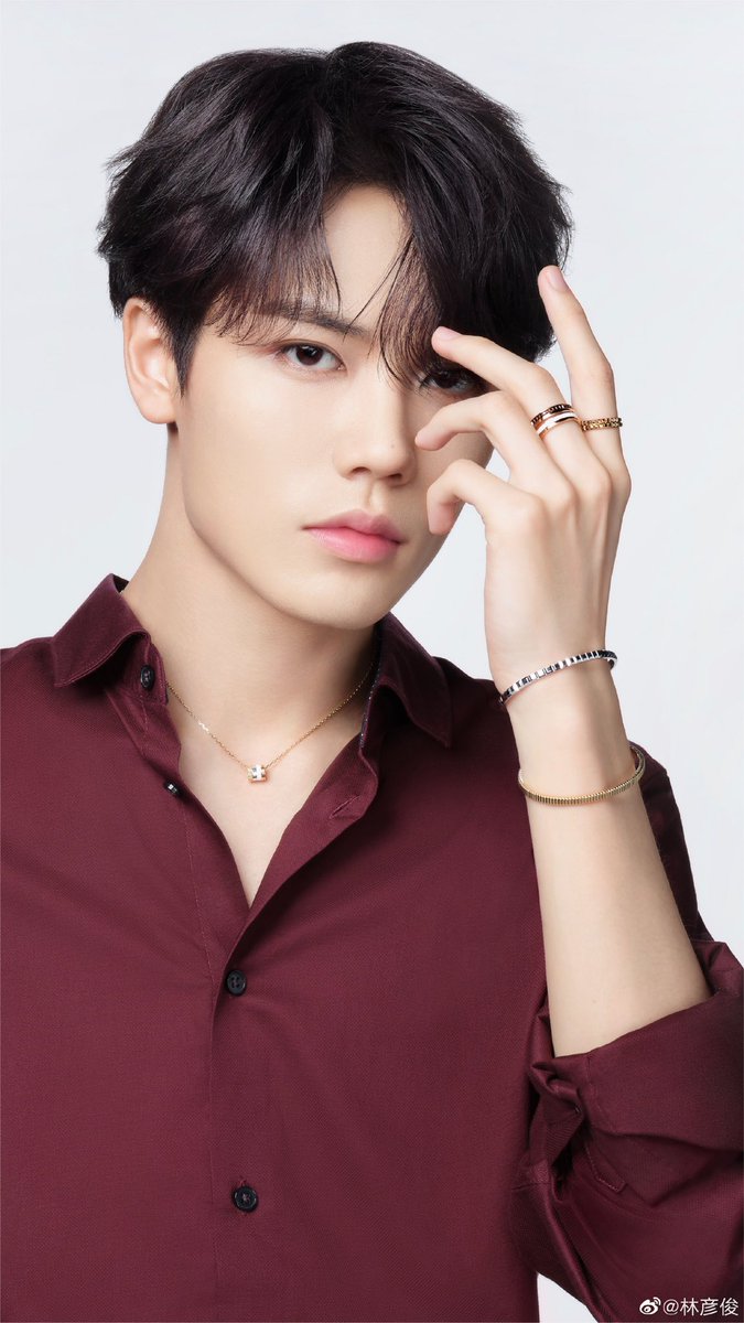 ZoonZones's tweet photo. ข่าวลือเรื่องนักแสดงนำของเรื่อง #TopAssistant หรือ #ผู้ช่วยเหรียญทอง อีกหนึ่งนิยายวาย ที่จะทำซีรีส์ มีแพลนเริ่มถ่ายทำเดือนสิงหาคม ทั้งหมด36ตอน ว่าจะเป็น #จางฮั่น และ #หลินเยี่ยนจวิ้น
อย่างไรก็ตามรอคอนเฟริม ในอนาคตอีกครั้งหนึ่งค่ะ^^
#ZhangHan
#张翰
#Linyanjun #林彦俊 https://t.co/gABwljssum