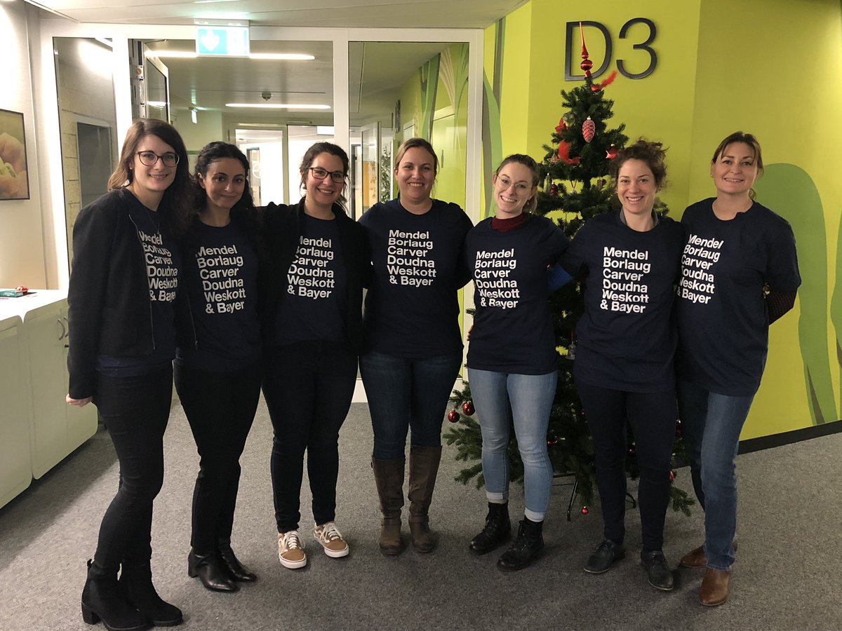 jessica_masik's tweet photo. Weโre serious about still having our Christmas tree and #scienceshirtfriday of course ๐ค #smartteam #smartshirts @Bayer4Crops https://t.co/wlRwbiltUY