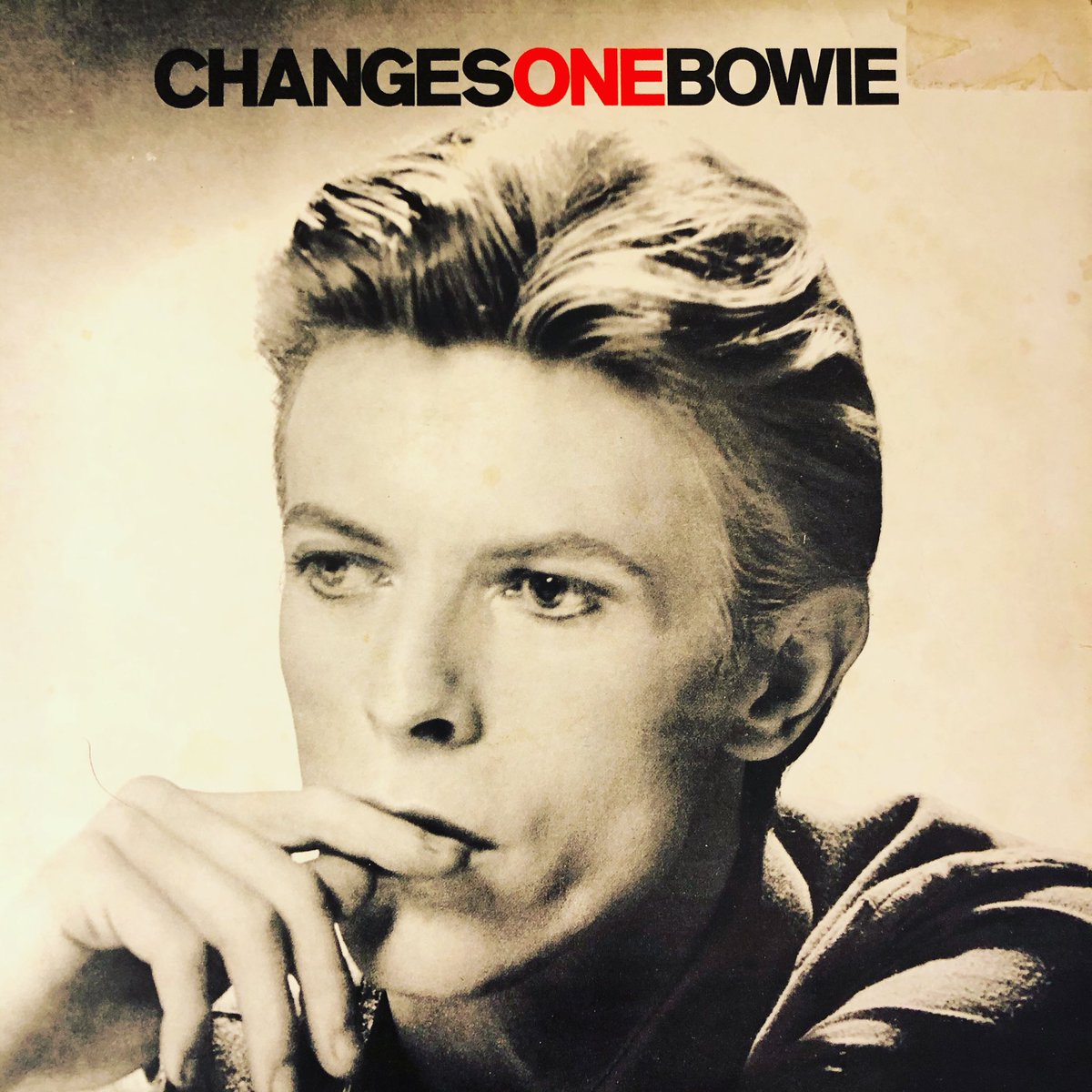 adrianpgibson's tweet image. We normally have this #album in a frame on a shelf in the shop but as it’s the anniversary of his death today and also his birthday this week I thought I’d give the great man a play today. Amazing album 🖤 #davidbowie #changesone #1976 #vintagevinyl #theyardsale #joeandco