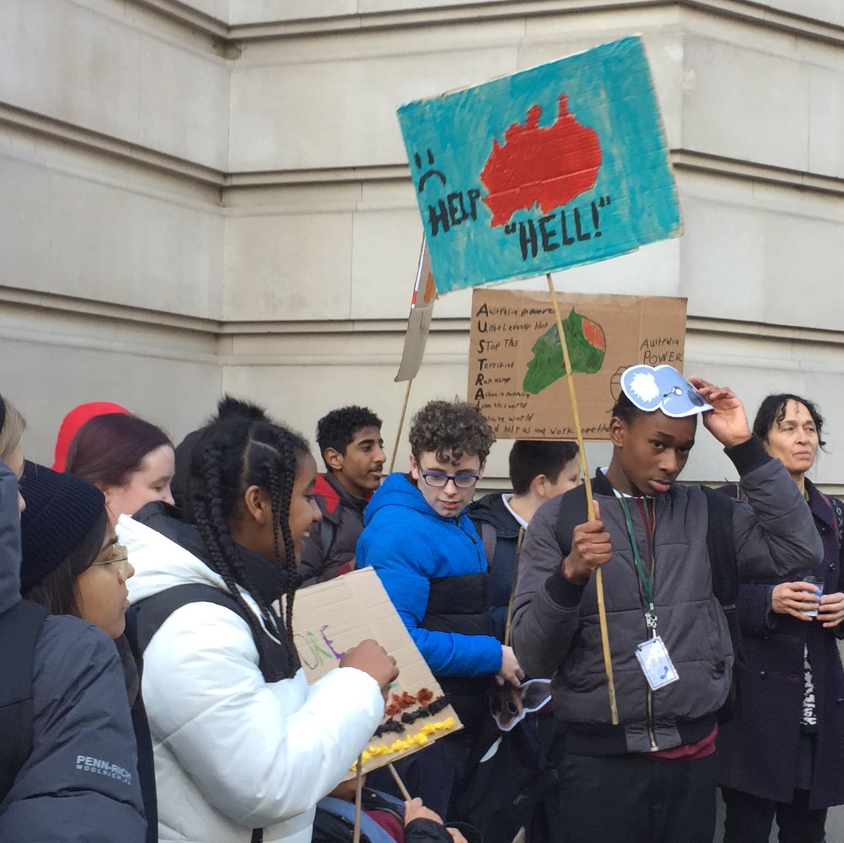 campaigncc's tweet photo. Outside Australia House, London UK now #AustraliaBurns #AustraliaBushfires #firescomo #ScoMoResign #ClimateEmergency https://t.co/oIVvHDOlGx