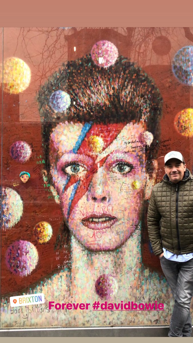 superhegl's tweet photo. #foreverbowie. #bowie #rememberBowie https://t.co/VYPOImU58k