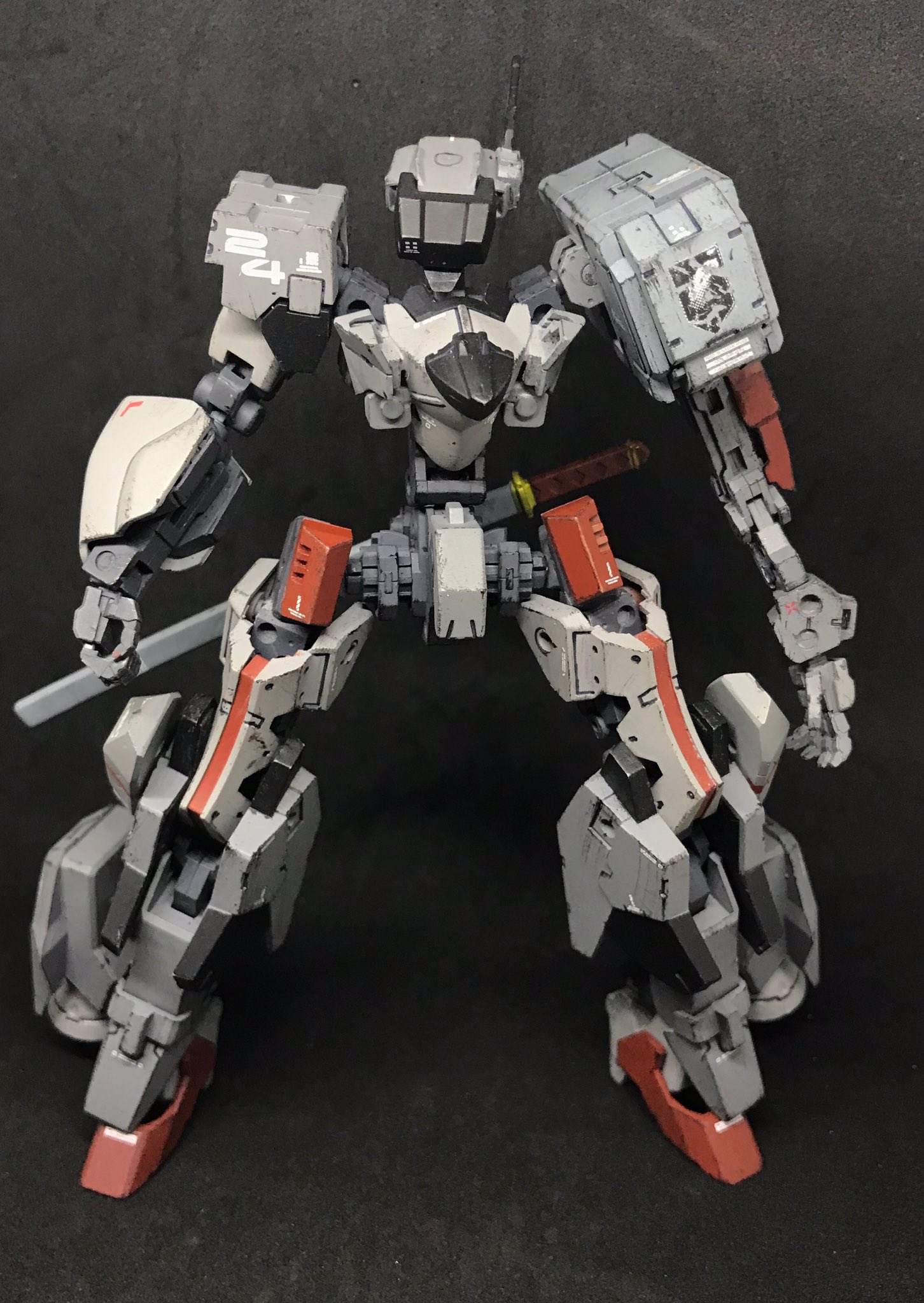 よこ フレームアームズ Efa 00rb レガトゥリア リローデッド 完成しました 大破 破棄されたfaを応急処置的に修理した機体になります