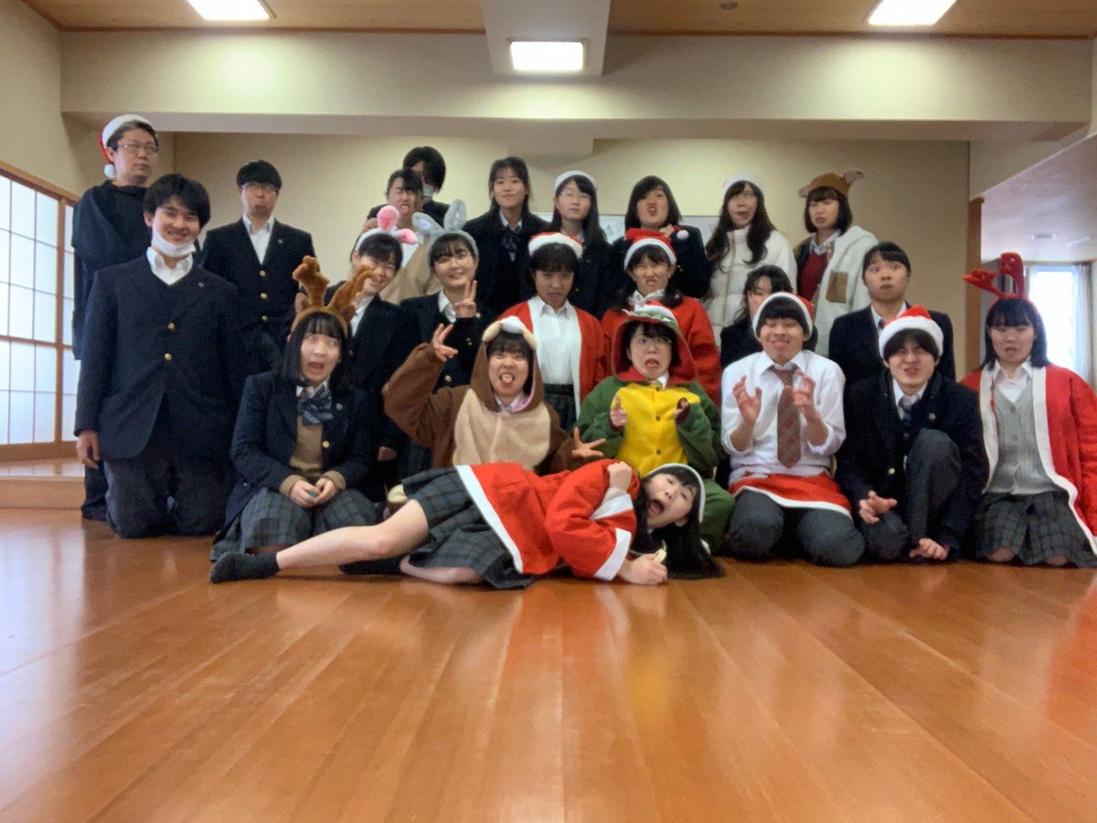 sswenjoy's tweet photo. 1月7日(タイムスリップして12月25日)にクリスマス会を行いました！🎄
シャッフルした5組に別れ、ゲームやお菓子、お話等でより仲を深めることができました❄

1月12日に、東京文化会館にて中央大会が行われます。ぜひお越し下さい！
又3月31日に定期演奏会があります！こちらにも是非お越しください！ https://t.co/qQbyK4OvSp