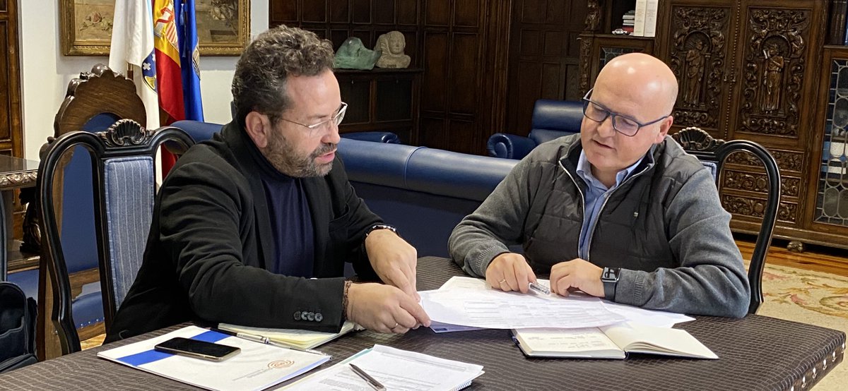 Con Mario Crecente, autor do plan “Ourense, a provincia termal” falando dos próximos retos e da estratexia da @ehttaThermal na <a href="/DeputacionOU/">Deputación de Ourense</a> #PaixónPorOUrense