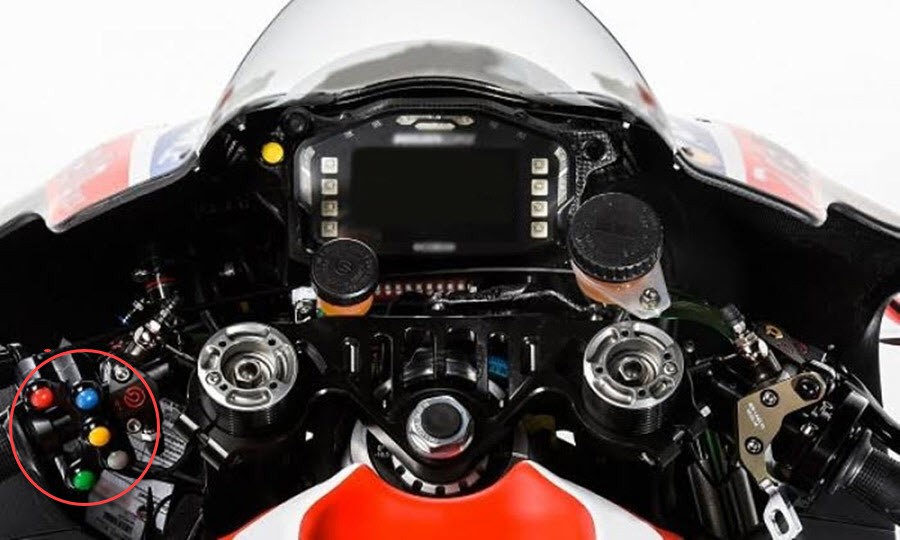Our latest blog article:

What are the MotoGP Handlebar Buttons?

What do these buttons do?

How can they affect a rider's performance?

intentsgp.com/what-are-the-m…