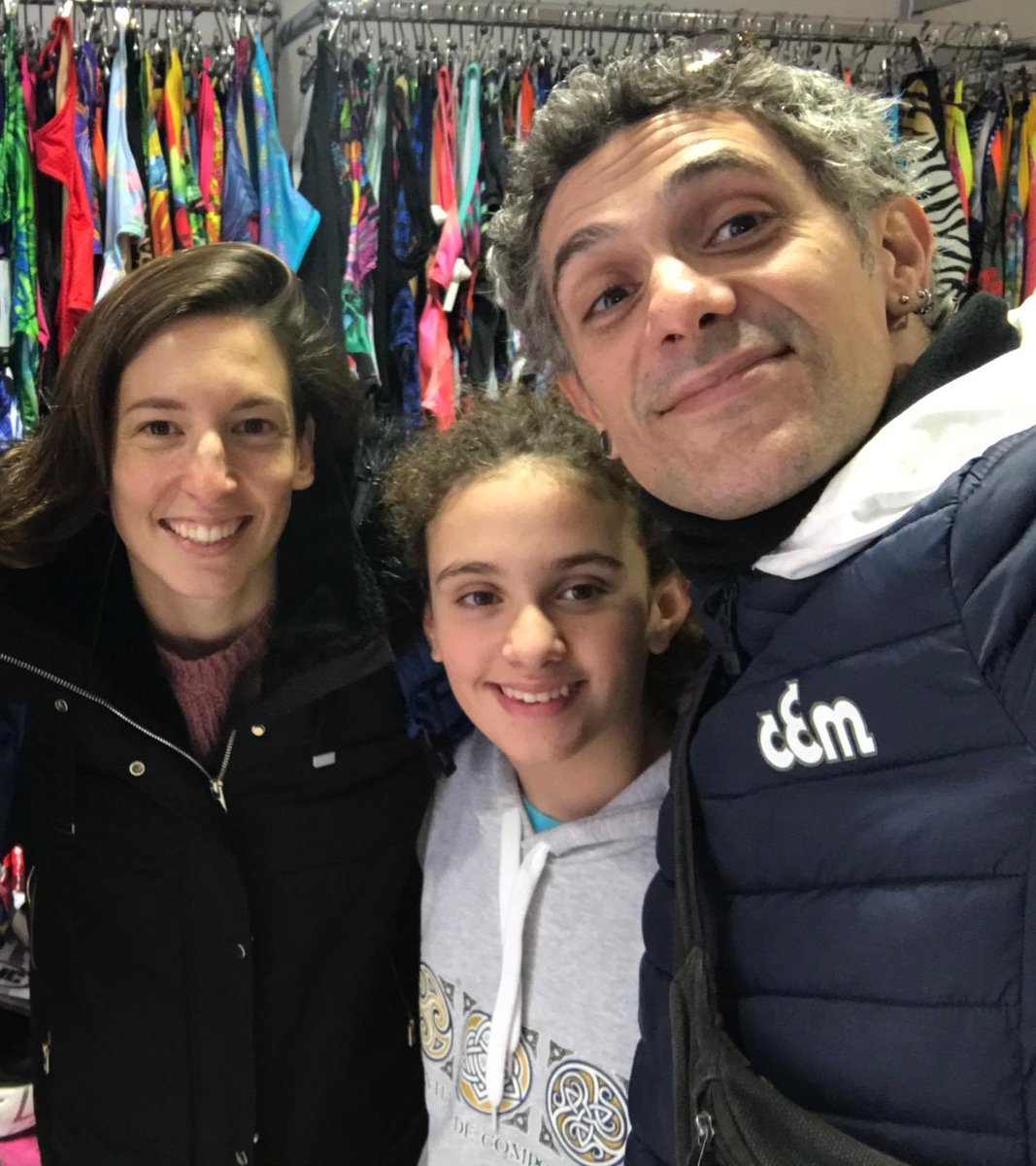 lauraesterwp's tweet photo. Ojalá el lunes nos lleguen buenas noticias y esta pequeña pero enorme persona por dentro (Natalia) pueda cumplir su sueño de venir a Barcelona a vivir y poder disfrutar del waterpolo 🤽🏽‍♀️! #momoBarcelona
Si pudieseis hacer RT sería de gran ayuda 😘😘!! https://t.co/TAU1oBJuJg