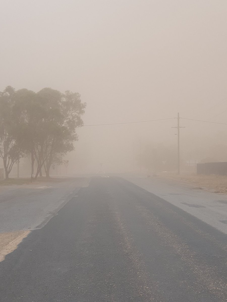JeremyCrocker50's tweet photo. Dust for days in Cooly town, high winds and still 38 degreesthis would be a nightmare up in the hills. https://t.co/JTB4pFBoRB